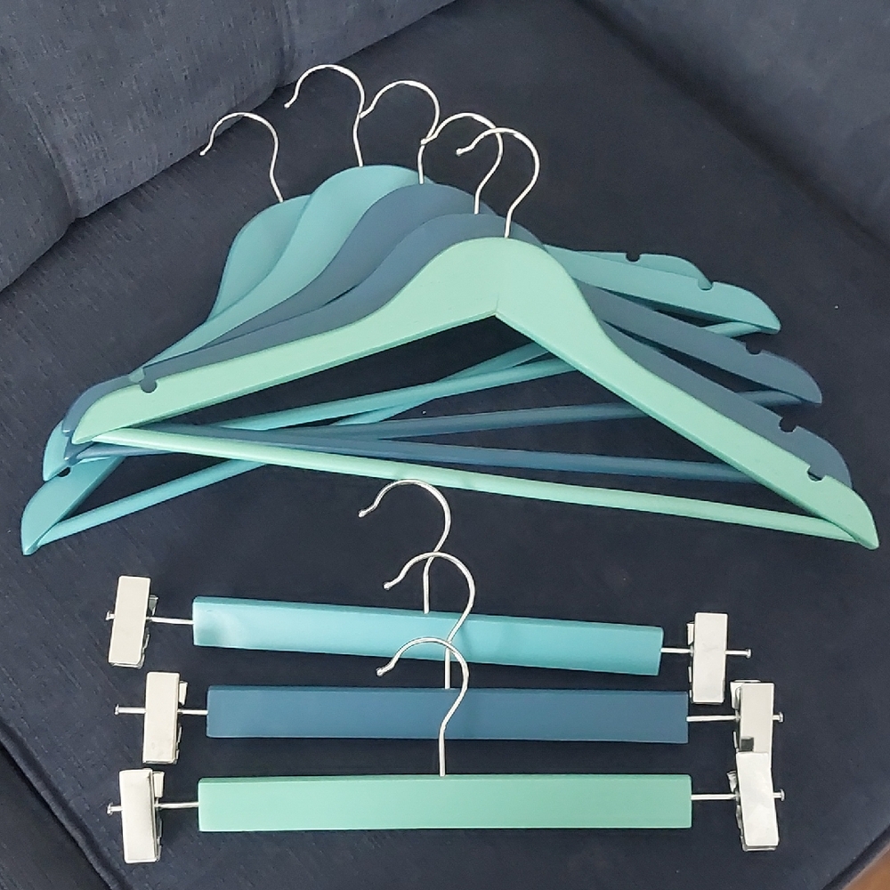 Multi-Color Wooden Hangers Set